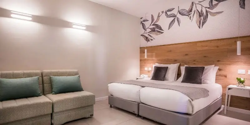 Lavi Hotel